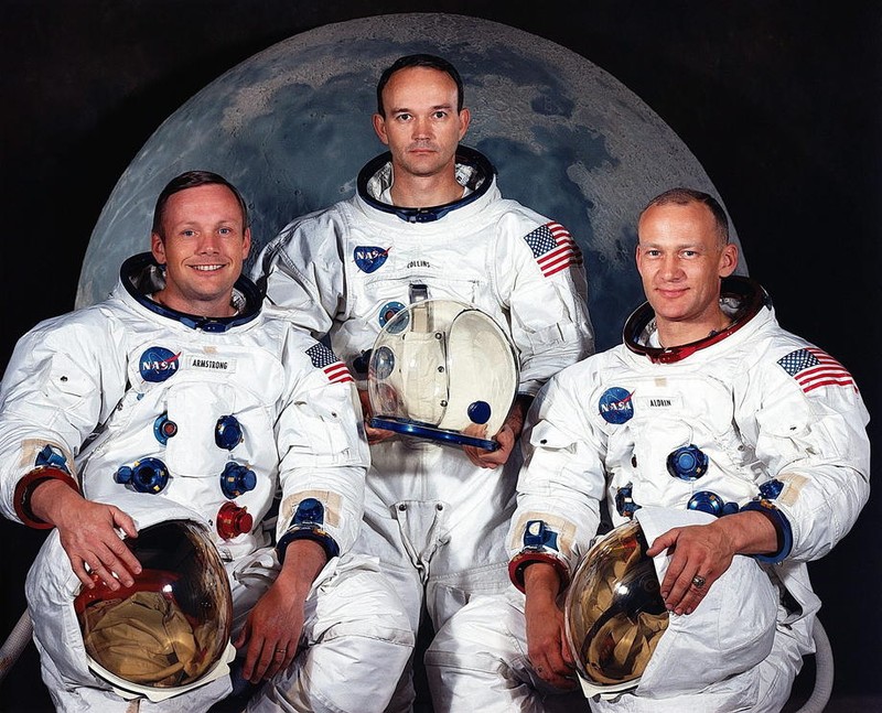 Neil A. Armstrong,, Michael Collins și Edwin E. Aldrin Jr (de la stânga).