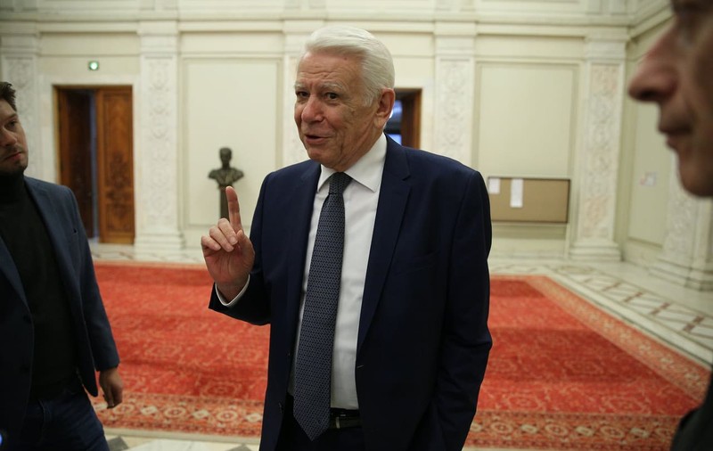 Fiul vitreg al lui Teodor Meleşcanu, Adrian Pîrvulescu, retras din funcţia de consul al României la Strasbourg