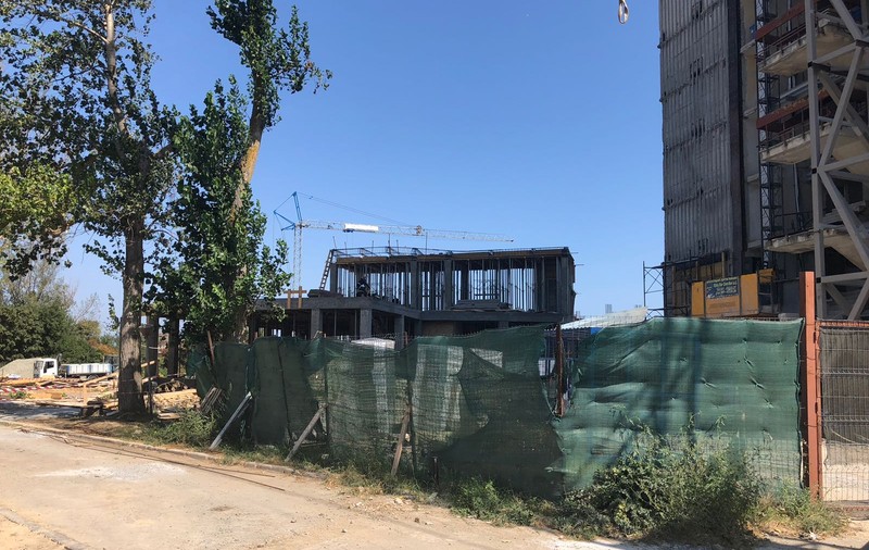 FOTO&VIDEO/Sfârșit groaznic pentru un muncitor, în Olimp. Bărbatul a murit după ce a căzut într-un țăruș metalic.