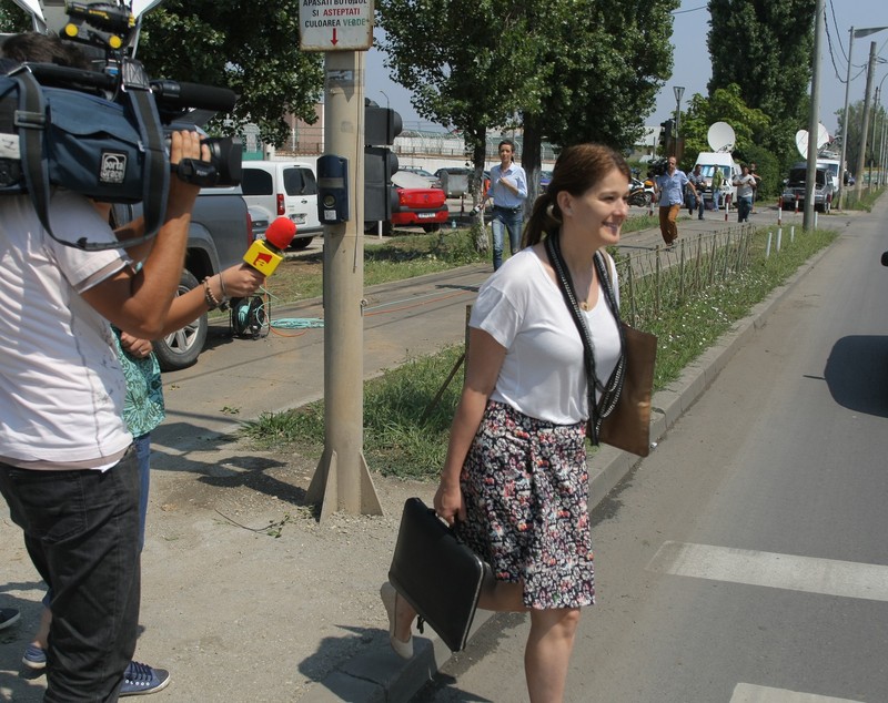 IMAGINI-ŞOC. Ce a făcut soţia lui Gică Popescu când şi-a vizitat soţul la închisoare
