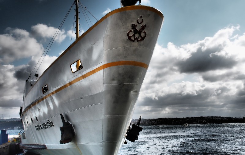 O navă cu 22 de români la bord a fost reținută într-un port din Franța. Oamenii erau neplătiți de mai multe luni