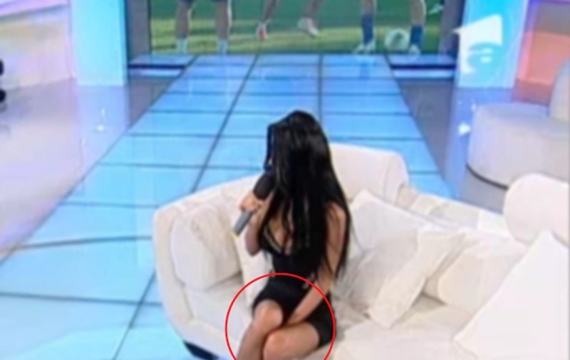 Daniela Crudu nu îşi mai CONTROLEAZĂ GESTURILE! Uite unde îşi ţinea mâna, în direct | FOTO