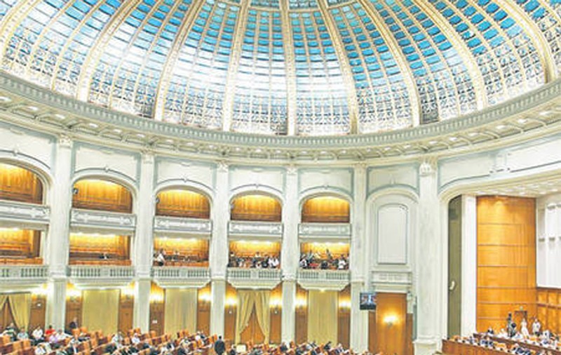 La cine sunt datori aleşii neamului din conducerea Senatului
