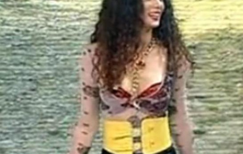 Claudia Pavel, îmbrăcată ca o piţipoancă! Vezi în ce situaţie a fost surprinsă astfel! FOTO