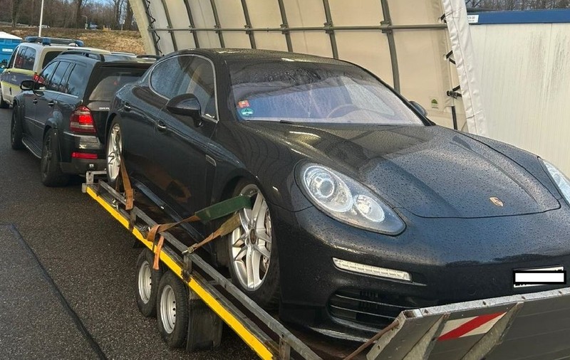 Un șofer a vrut să intre în Germania cu un Porsche Panamera și a rămas fără el. Mașina a fost confiscată pe loc la granița cu Elveția