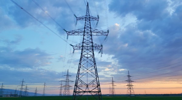 Prețurile energiei electrice au înregistrat luni creșteri spectaculoase în Europa, inclusiv în România, unde maximul zilei a ajuns la aproape 3.500 lei/MWh. Sursă foto Shutterstock
