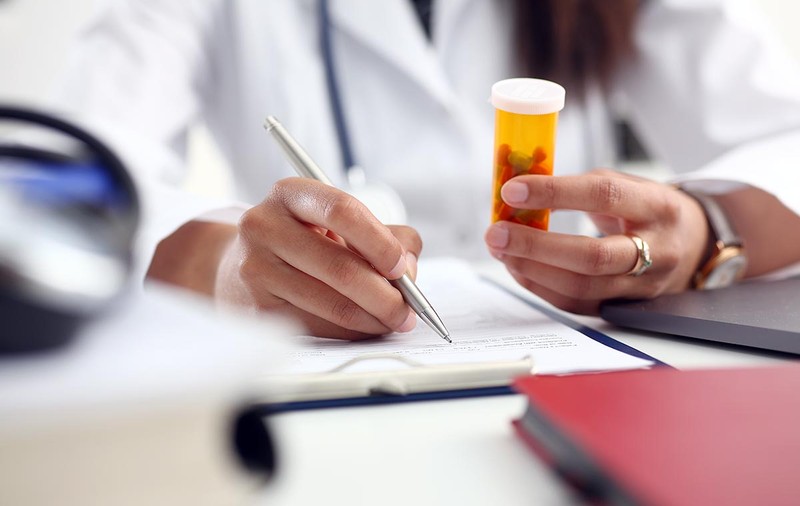 În vreme de pandemie, mii de pacienţi cu boli psihice grave au greutăţi în a-şi procura medicamentele, în lipsa reţetei pe hârtie