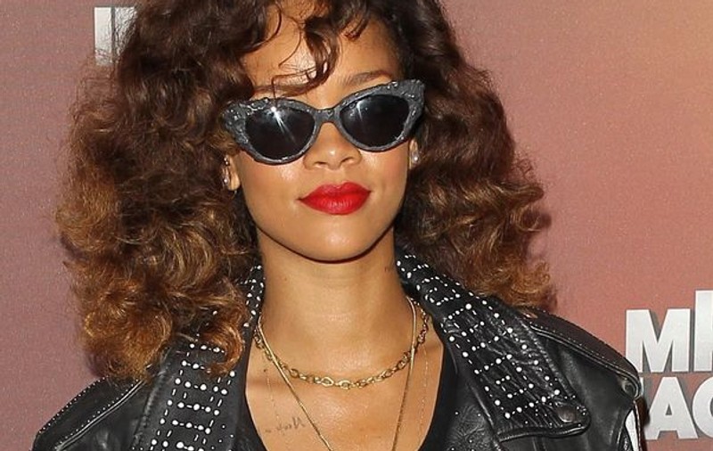 Rihanna, blondă, roșcată, șatenă sau brunetă? Cum îi stă mai bine? SONDAJ