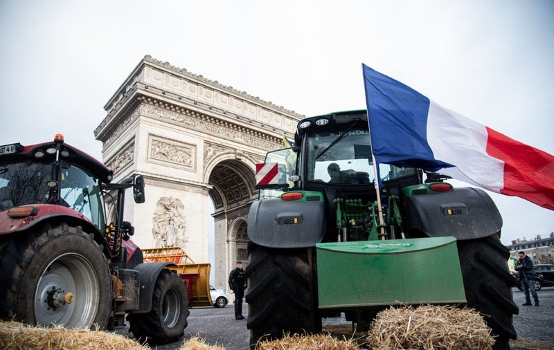 Peste 60 de persoane au fost arestate la un protest la fermierilor din centrul Parisului