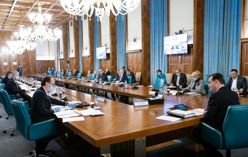 UPDATE | Marcel Boloş: 75.000 de medici şi personal medical vor primi spor de risc de 2.500 de lei, lunar, pentru lupta cu COVID-19