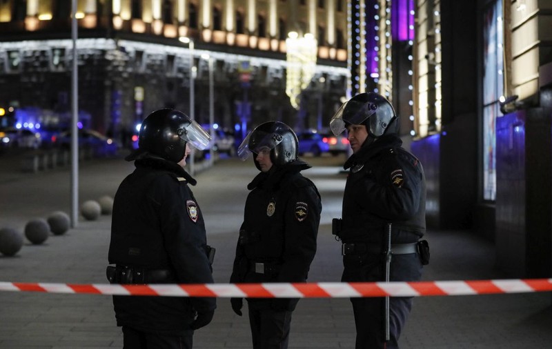 Rusia: activiști anarhiști și anti-fasciști, condamnați la ani grei de închisoare pentru ”terorism”. Opoziția acuză un proces inventat