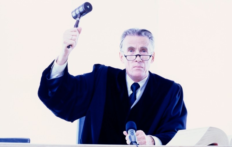 Caz unic! A cerut despăgubiri fiindcă l-a înşelat nevasta