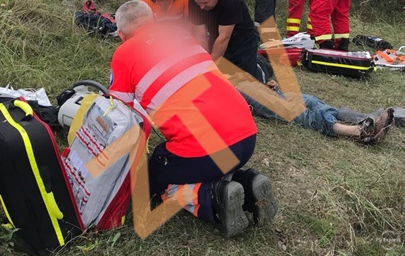 Un bărbat a murit electrocutat pe terenul de fotbal din Zătreni. Acesta lucra la montarea unei scene pentru zilele comunei