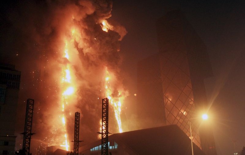 Un hotel de lux a luat foc de la artificii 