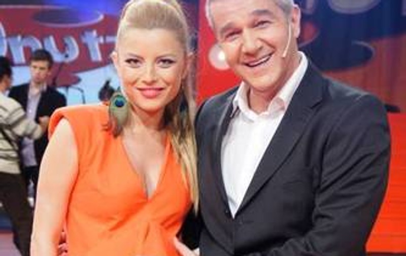 Video | Uite-o pe Elena Gheorghe, gravidă în luna a opta, cum dansează pe tocuri de 10