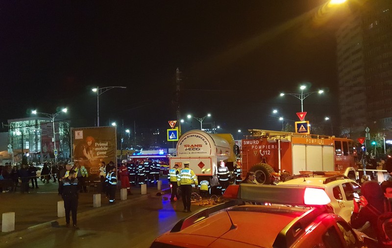 Pieton strivit sub roțile unei cisterne, în sectorul 6 din București. Poliția: a traversat neregulamentar