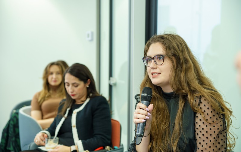 CRISTINA PREDA, studentă: „Împarte-ți bugetul în categorii, acordă importanță carierei, învață cum să investești cu cap”
