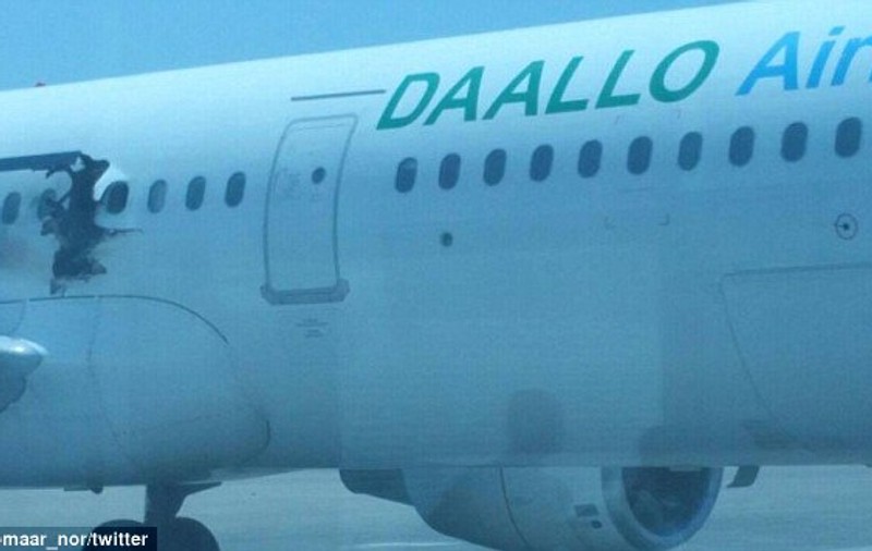 EXPLOZIE la bordul unul avion de pasageri! VIDEO