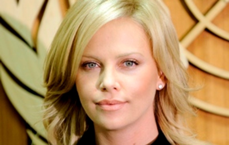 Charlize Theron luptă pentru drepturile femeilor arabe