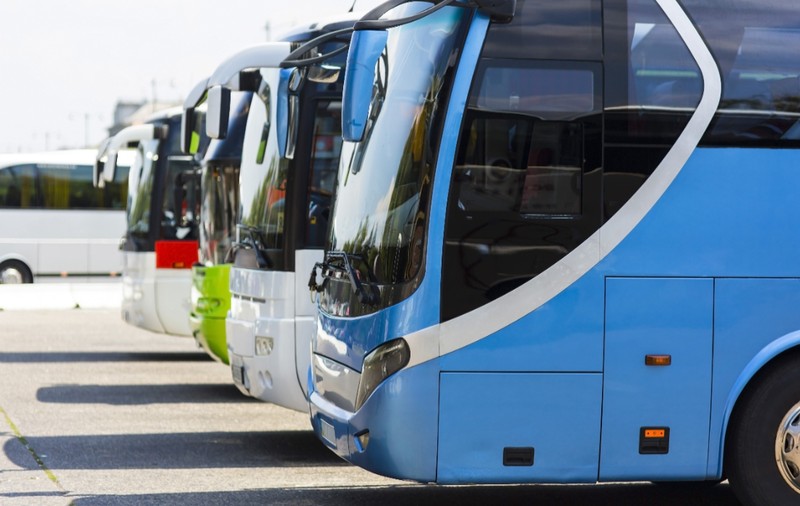 Trei români furau piese din autobuze și le lăsau nefuncționale, în Italia. Prejudiciu de peste 300.000 de euro