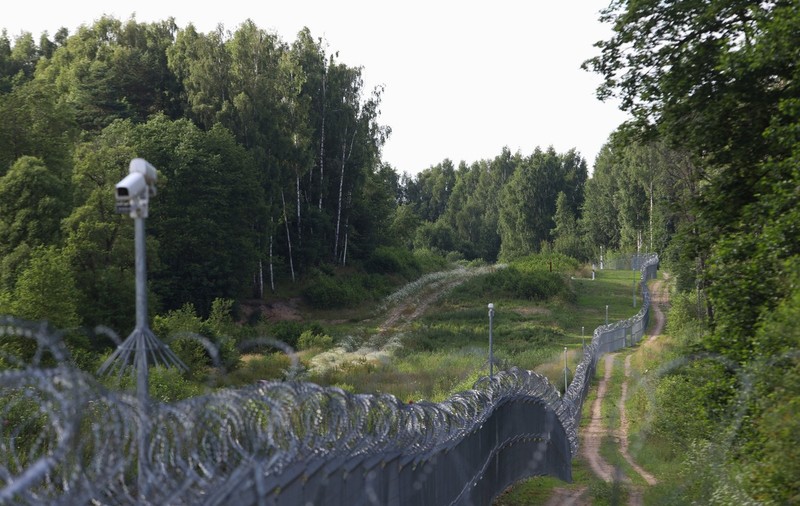 Polonia ia în calcul să construiască un gard la granița cu Kaliningrad, acuzând Rusia și Belarus că folosesc migranții într-un „război hibrid"