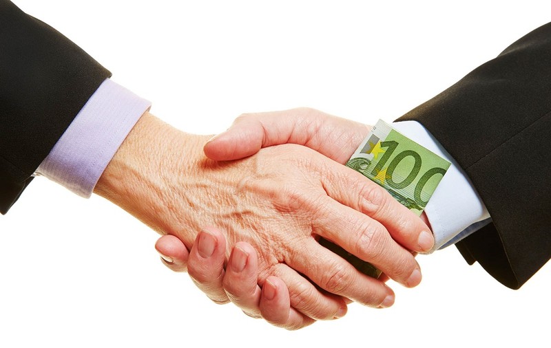 Sondaj: Aproape toate companiile din România spun că afacerile le sunt afectate de corupție
