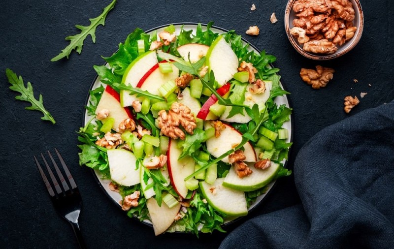 Salata Waldorf - rețete. Cum se prepară și de unde provine rețeta