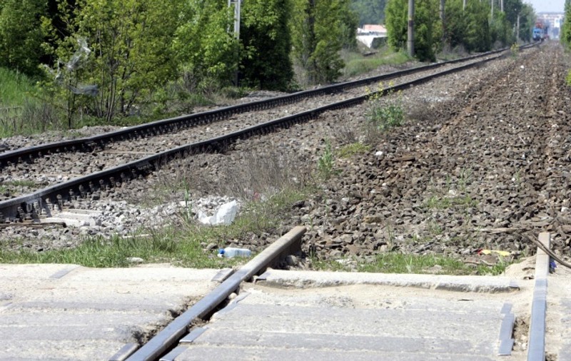 Lovit de tren pentru că nu s-a asigurat la traversarea liniei