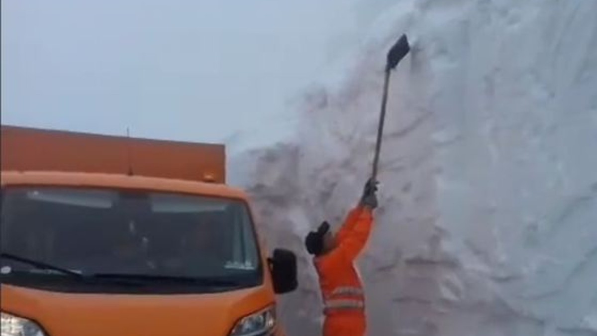 Stratul de zăpadă de pe Transalpina are patru metri