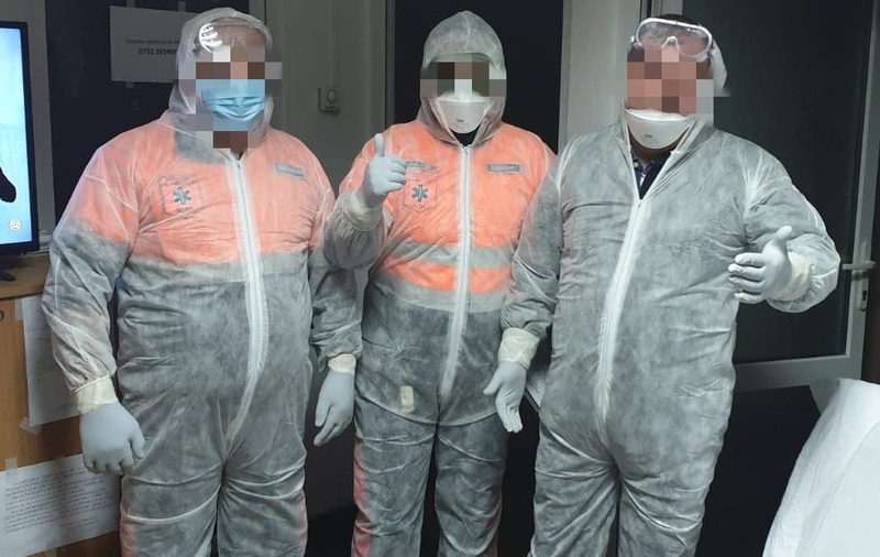 Județul unde oamenilor din Ambulanță li s-au dat costume pe ale căror fișe tehnice scrie ”vizitatori în spital” și ”industria alimentară”