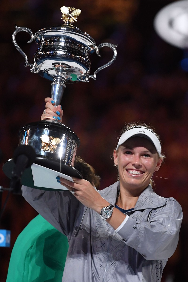 epa06477997 Caroline Wozniacki of Denmark lifts her trophy after winning the women's singles final against Simona Halep of Romania at the Australian Open Grand Slam tennis tournament in Melbourne, Australia, 27 January 2018. EPA-EFE/LUKAS COCH AUSTRALIA AND NEW ZEALAND OUT