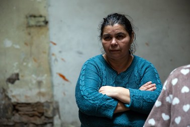 Felicia Cozac este patroana neoficială a casei. Ea are grijă ca lucrurile să nu scape de sub control. Tot ea avea grijă de familia ei extinsă și în 2016, când Primarul Daniel Florea le-a dărâmat barăcile de pe Strada Iacob Andrei din Ferentari