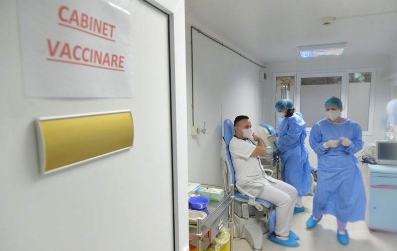 Aproape 18.000 de cadre medicale, vaccinate joi. 62 au raportat reacţii adverse
