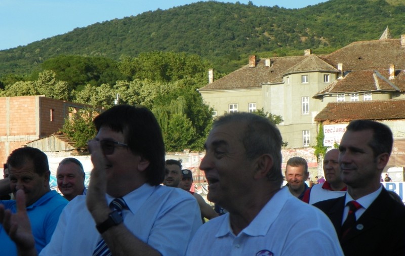 Pariul nebun al antrenorului Ionuț Popa. După ce și-a ras mustața, trebuie să meargă în fundul gol prin centrul Timișoarei!