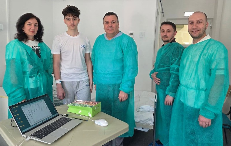 Darius, elevul olimpic din Gorj, a susținut o nouă probă la informatică din salonul de spital