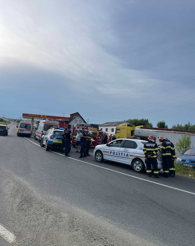 Microbuz cu 11 elevi, implicat într-un accident pe DN 1, în Sibiu. A fost activat Planul Roşu de Intervenţie