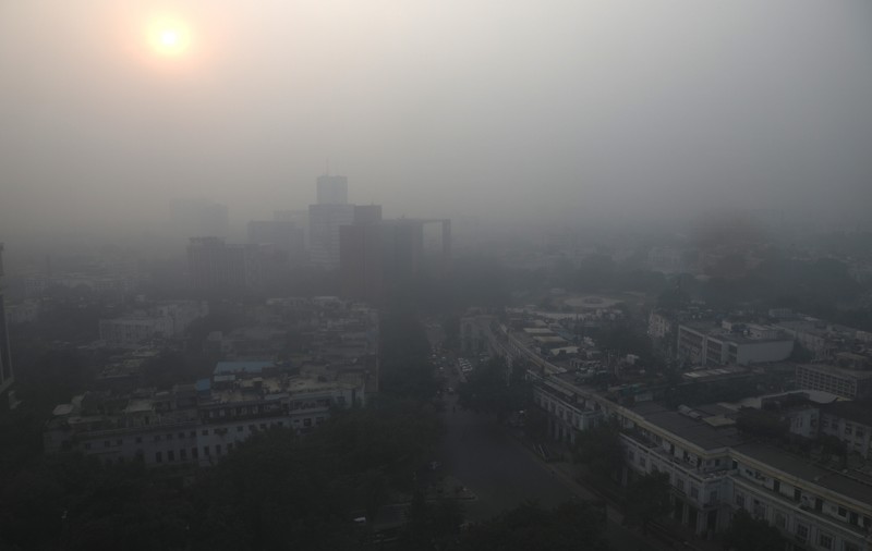 Măsuri de urgență în India în fața poluării alarmante. Capitala închide școlile și impune telemunca