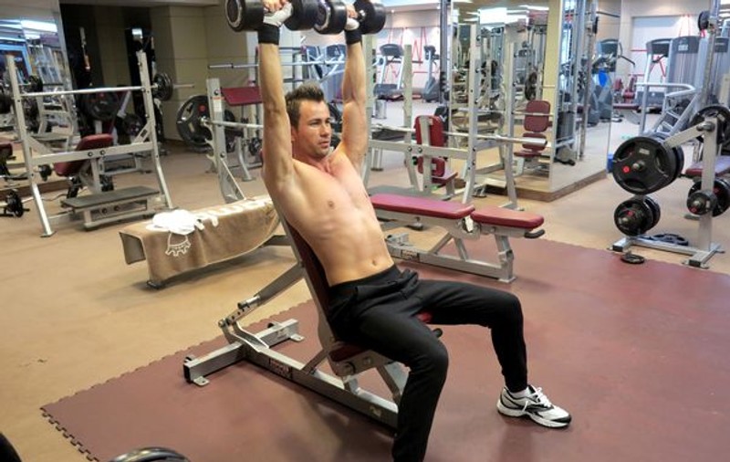 Mattyas vrea adomen ca Peter Andre! Se antrenează cu Bo Pricop, instructorul vedetelor!