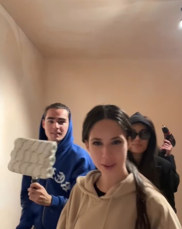 Ipostaza în care s-au filmat Radu Ștefan Bănică și sora Violeta. Tânărul actor s-a mutat într-un nou apartament: „Bine pe construcții”