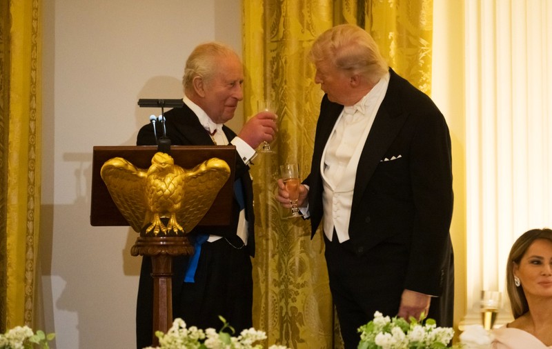Donald Trump elimină tarifele la whiskey după vizita regelui Charles: „M-au convins aproape fără să ceară”