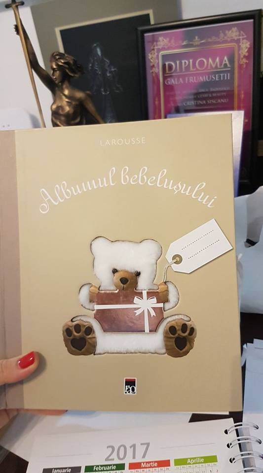 Ce cadou a primit graviduța Cristina Șișcanu: un album al bebelușului