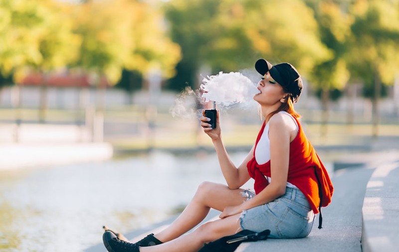 New York interzice de urgență majoritatea aromelor pentru țigările electronice după creșterea deceselor și îmbolnăvirilor asociate vapingului