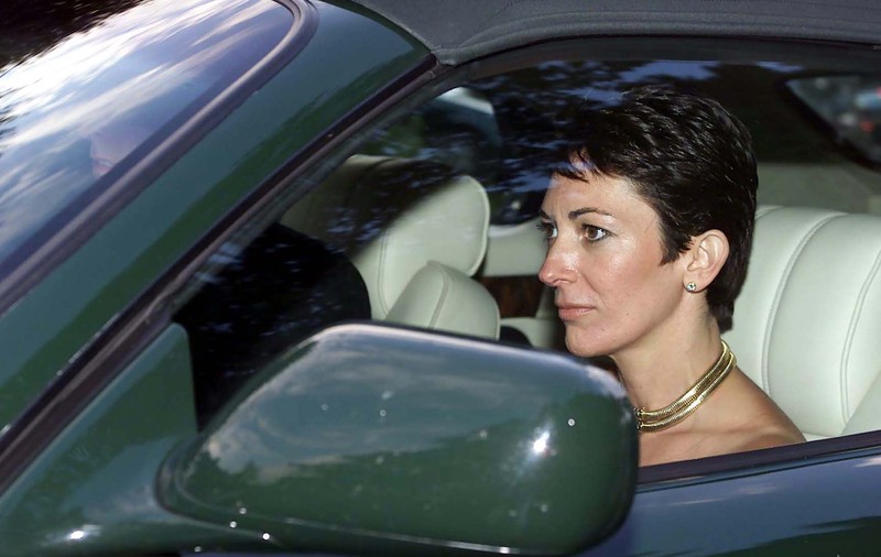 Fosta iubită a lui Jeffrey Epstein cere eliberarea din închisoare pentru că se teme de coronavirus. Ghislaine Maxwell dispusă să plătească 5 milioane de dolari