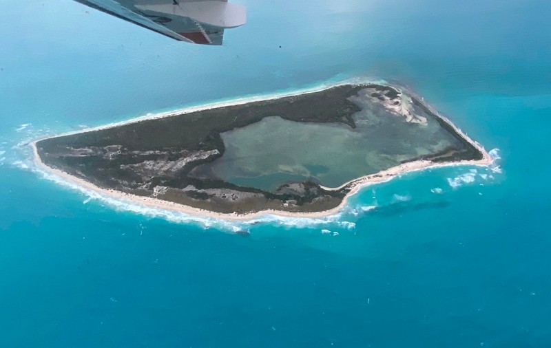 Avion prăbușit în Oceanul Atlantic, în apropierea unei insule din Bahamas. Toate cele cinci persoane aflate la bord au fost salvate