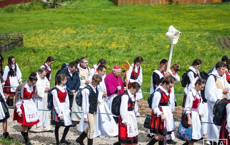 Zeci de mii de credincioși au venit la Şumuleu-Ciuc pentru procesiunea de Rusaliile Catolice
