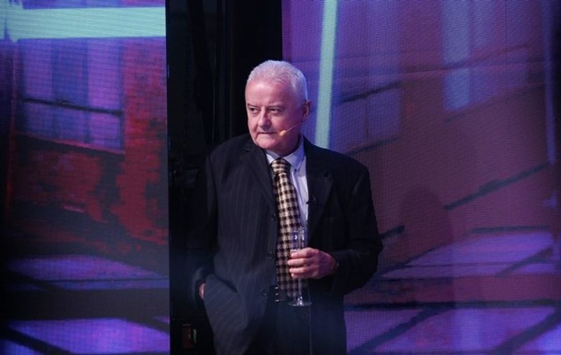 Irinel Columbeanu a făcut glume pe seama situației sale financiare proaste. A urcat pe scena iUmor și i-a lăsat mască pe toți. „Pe mine băncile m-au nenorocit”