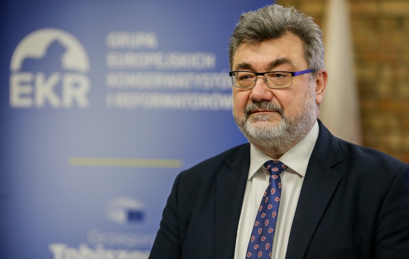 „O primitivă”. Fost europarlamentar polonez, acuzat că și-a abuzat psihologic iubita
