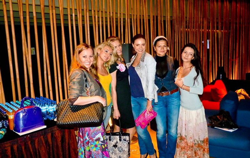 Adina Buzatu debutează în teatru | FOTO