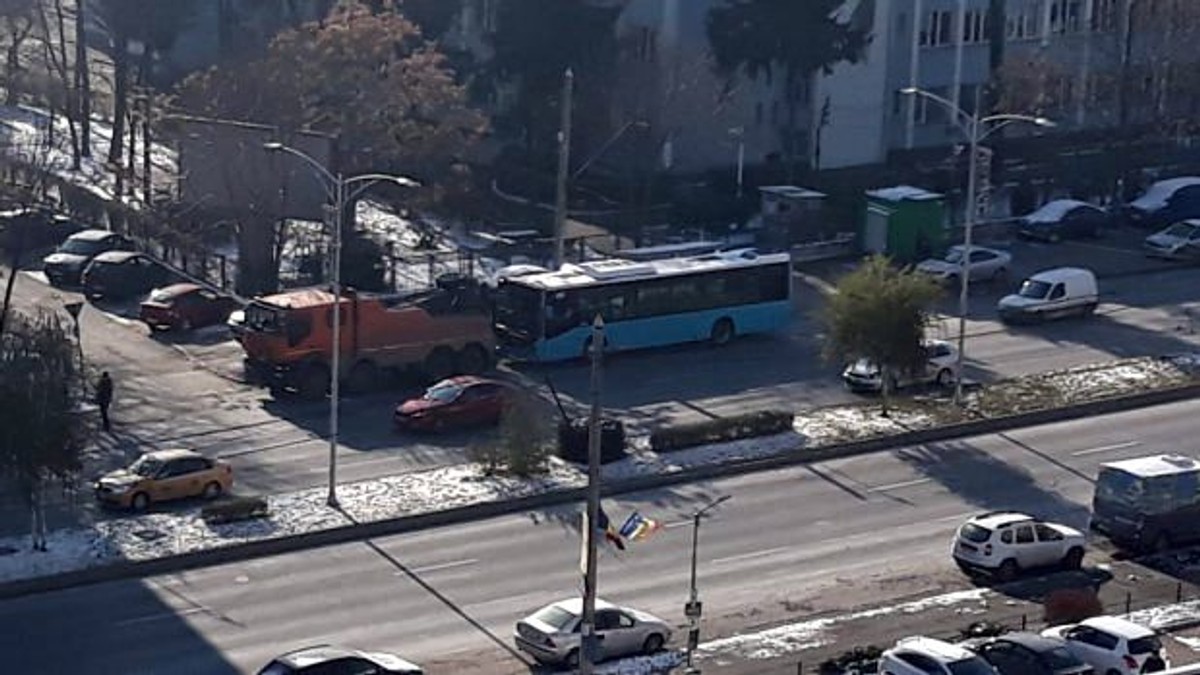 Incidentele cu noile autobuze Otokar scoase pe traseu de 1 decembrie sunt negate de conducerea STB. ”S-a ars doar o siguranță”