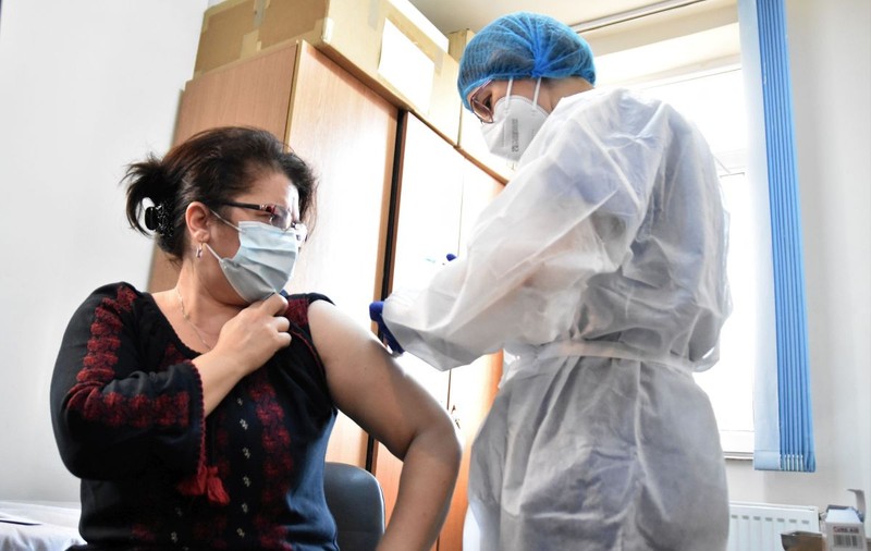 În București nu mai sunt locuri la programare pentru vaccinul anti-COVID, după prima zi. 190.000 de români s-au înscris azi în toată țara
